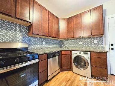 Main picture of 3521 N Racine Ave