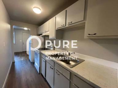 Main picture of 18411 E Burnside St
