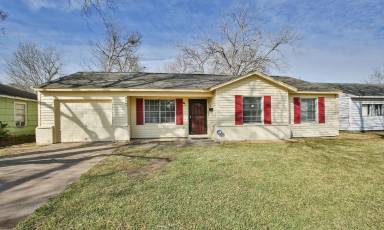 Main picture of 5547 Lakefield Dr