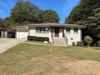 Main picture of 911 Lake Ct SE