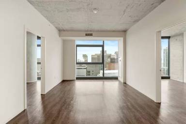 Main picture of 702 S Clark St
