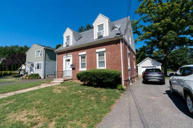 Main picture of 189 School St