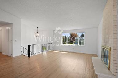 Main picture of 2523 E 44th Ave