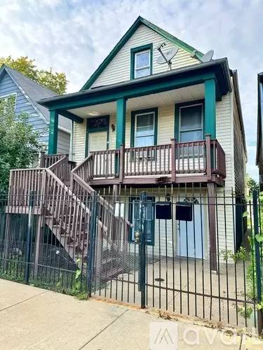 Main picture of 2000 W 51st St