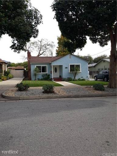 Main picture of 1900 Newport Ave