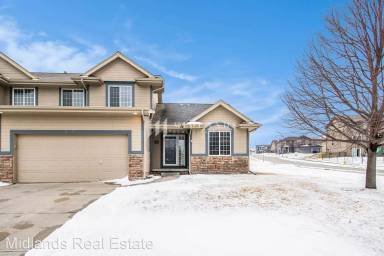 Main picture of 2106 S 197th St