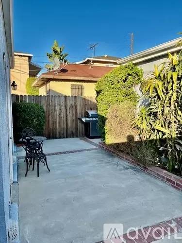 Main picture of 3317 W Alameda Ave