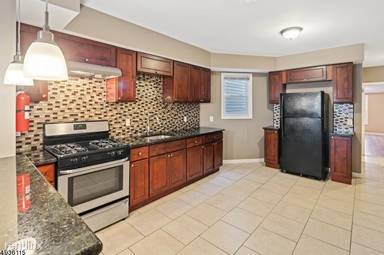 Main picture of 213 Garside St