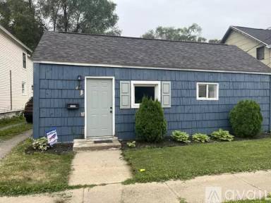 Main picture of 2699 Green St