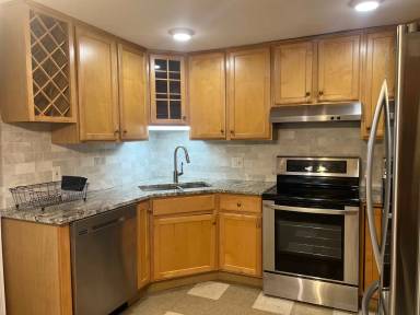 Main picture of 221 Summer St