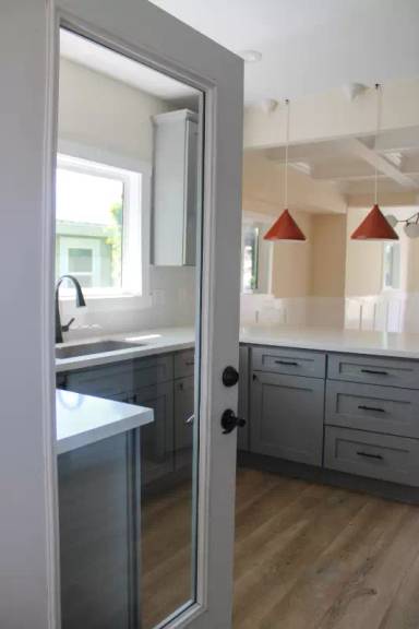 Main picture of 3804 S Hobart Blvd