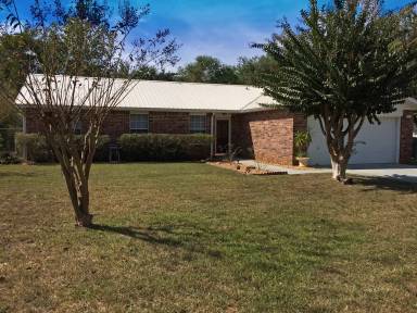 Main picture of 2135 Dog Track Rd