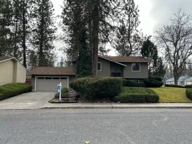 Main picture of 5611 W Woodside Ave