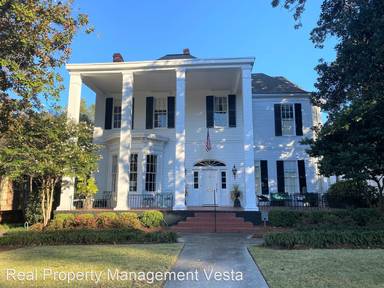 Main picture of 306 College St