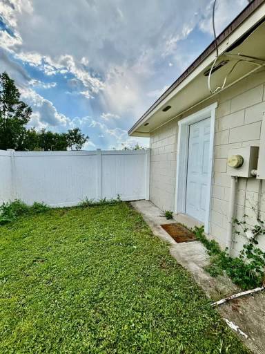 Main picture of 5665 Nokomis Cir