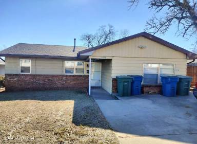 Main picture of 1010 E Main St