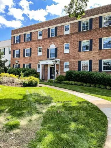 Main picture of 1303 S Walter Reed Dr
