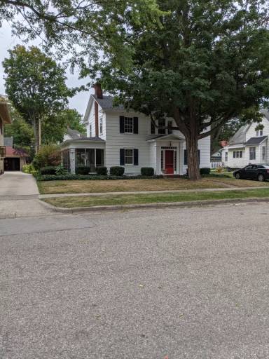 Main picture of 198 W 11th St