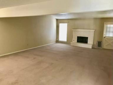 Main picture of 1005 W Caprock St