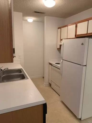 Main picture of 2004 Tower Pl