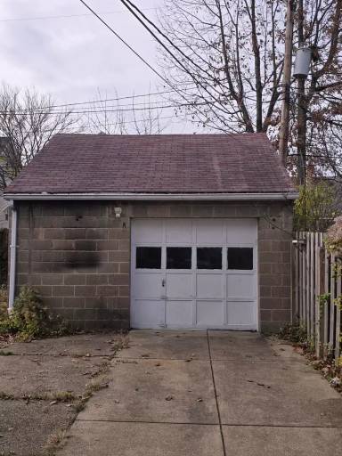 Main picture of 4910 E 109th St