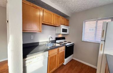 Main picture of 555 Lowell Ave