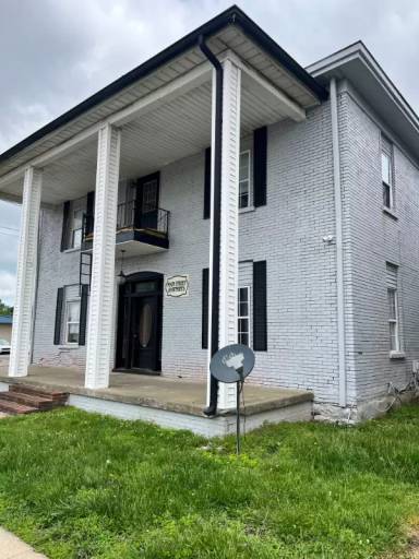 Main picture of 102 E 2nd St