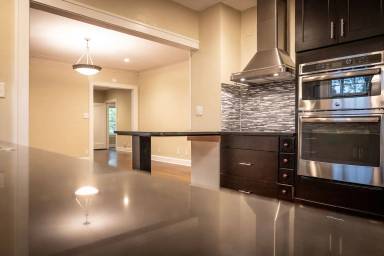 Main picture of 1108 W 49th St