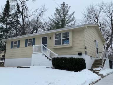 Main picture of 2440 SE 7th St