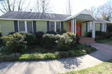 Main picture of 612 7th Ave