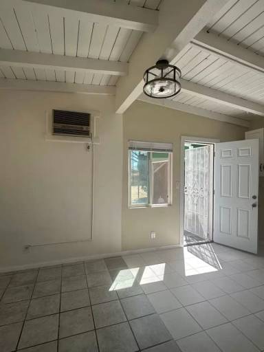 Main picture of 16089 Cajon St