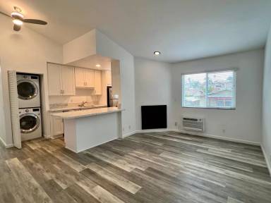 Main picture of 3675 Arizona St