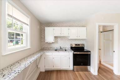 Main picture of 379 Douglas Pike