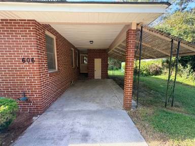 Main picture of 606 E 7th St
