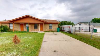 Main picture of 209 W Dove Ln