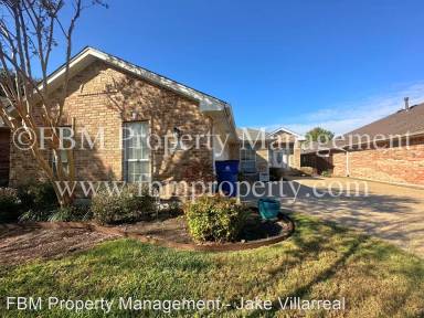 Main picture of 703 Dogwood Ln