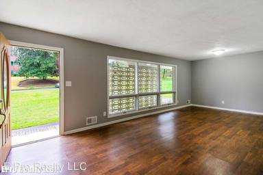 Main picture of 1757 Valley Ridge Dr SW