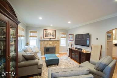 Main picture of 4307 Walnut St