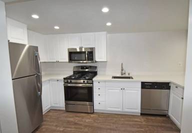 Main picture of Lakeshore View Court