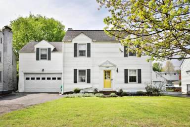 Main picture of 2449 E Livingston Ave