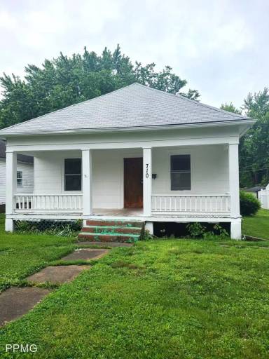 Main picture of 710 E 17th St