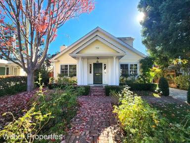 Main picture of 750 Forest Ave