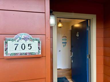 Main picture of 705 Hillcrest Ave