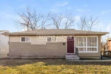 Main picture of 4613 E 45th St