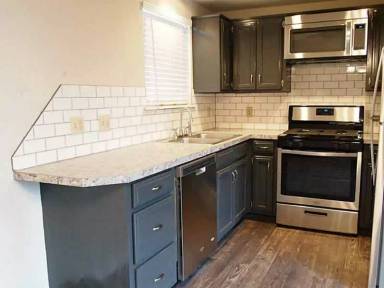 Main picture of 982 N Lewis Ave