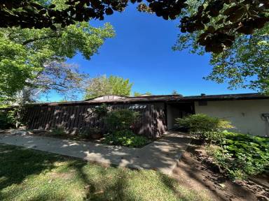 Main picture of 5488 Roundtree Dr