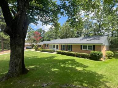Main picture of 1943 Birchwood Way