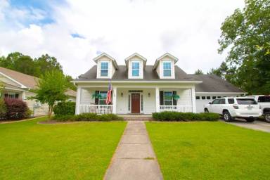 Main picture of 4 Gresham Ln