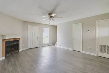 Main picture of 2932 Highway 468