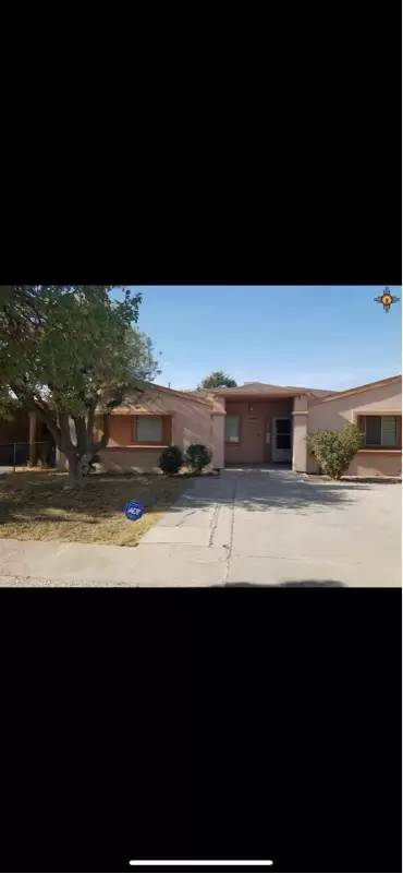 Main picture of 2108 S Iron St